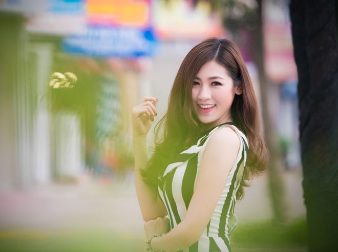 Á hậu Tú Anh hút hồn thả mình trên phố chiều - ảnh 10